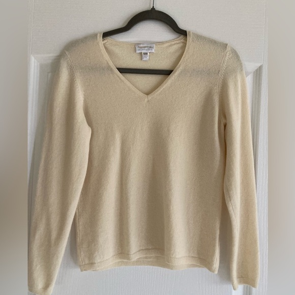 Cream cashmere sweater - Picture 1 of 2